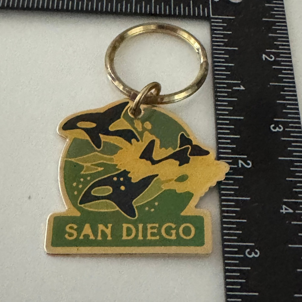 San Diego Orca Whale‎ Keychain Souvenir Gold Tone Enamel Metal
